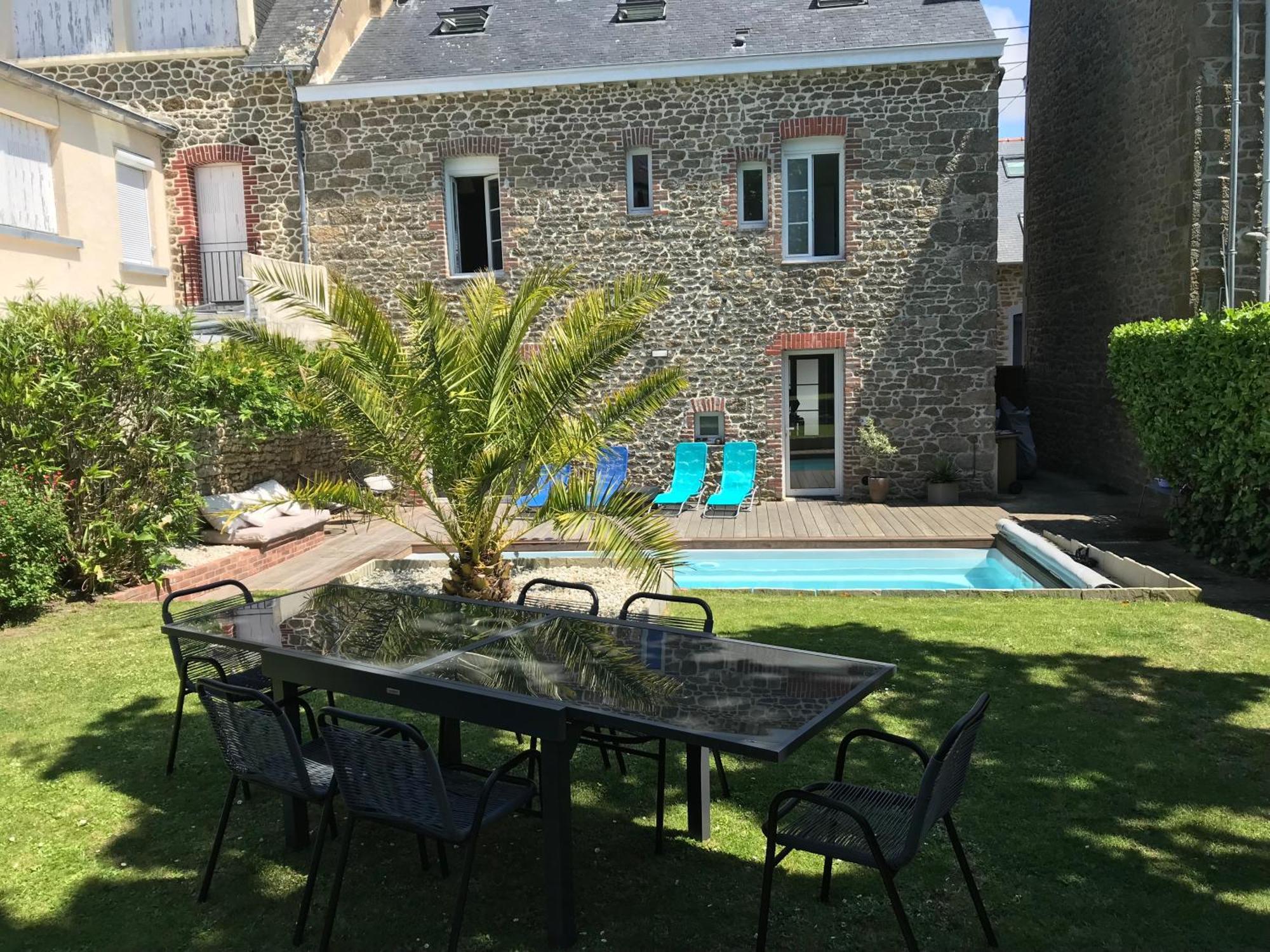 Hébergement de vacances Maison De Avec Piscine